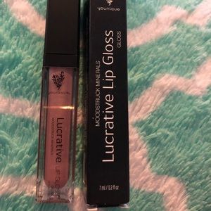 Lucrative lip gloss